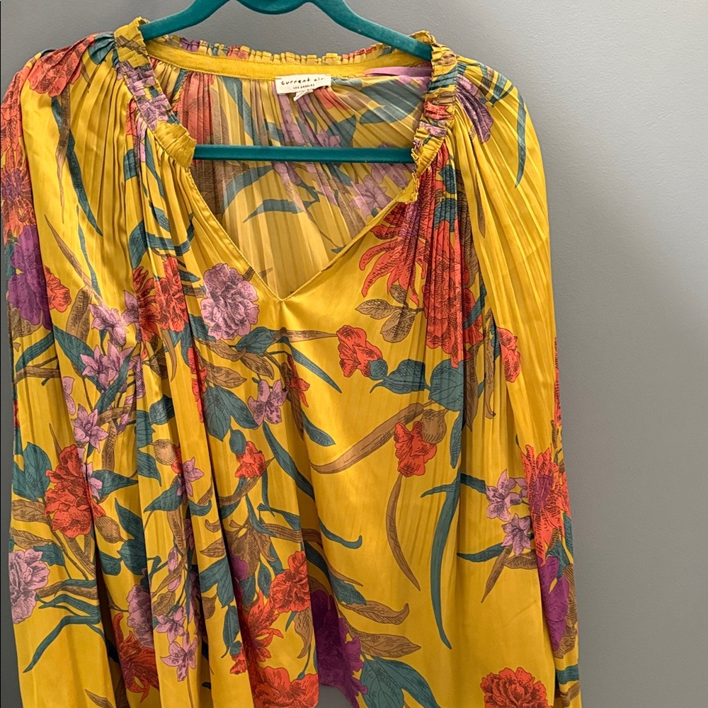 Current Air Multicolor Pleated Top